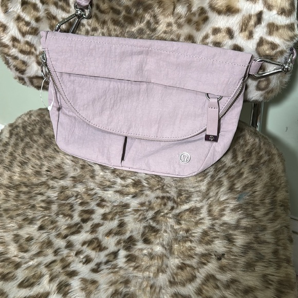 Lululemon All Night Festival Bag *Micro
Chrome - Picture 3 of 6